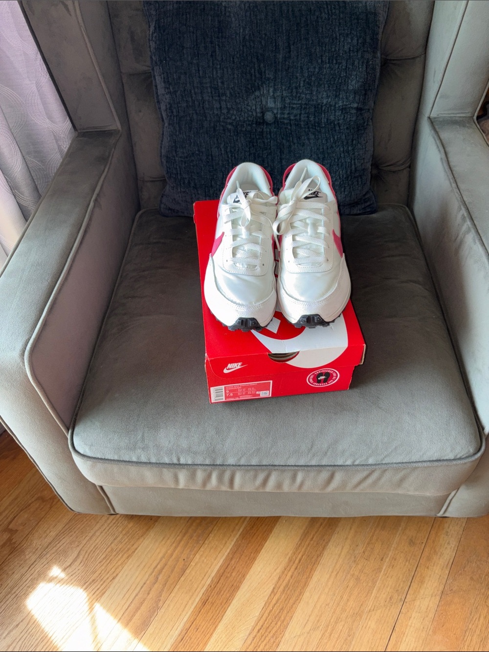 Nike White and Pink Low-Top Sneakers with Pinkish  Swoosh